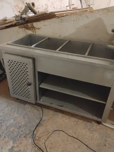 Balcão buffet inox pista quente não acompanha as cubas