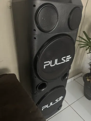 Esta é uma torre de som Pulse Double SP508 que possui uma potência de 2300W.