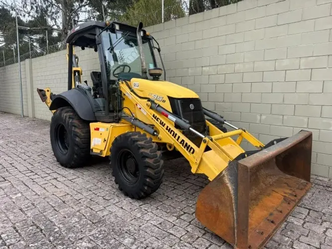 RETROESCAVADEIRA NEW HOLLAND 1.500HORAS 2018