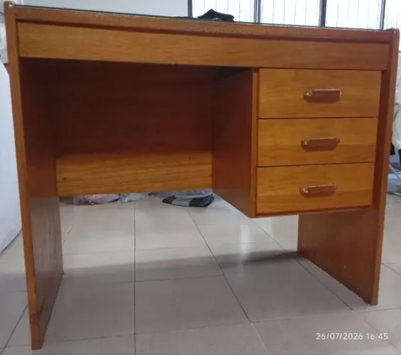 Escrivaninha cerejeira