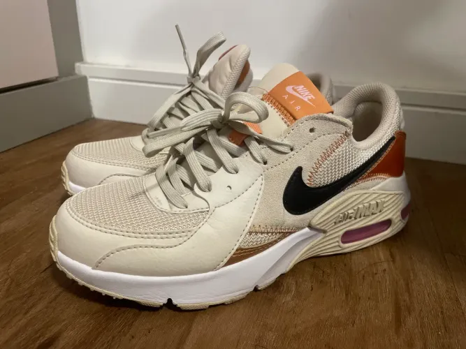 Tênis Nike Air Max Excee - Bege/Laranja/Preto