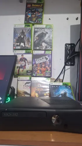 Xbox 360 Slim - sem controle + 8 jogos