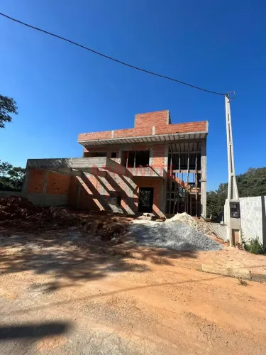 SOBRADO DE ALTO PADRÃO EM FASE DE ACABAMENTO | CARAGUATÁ