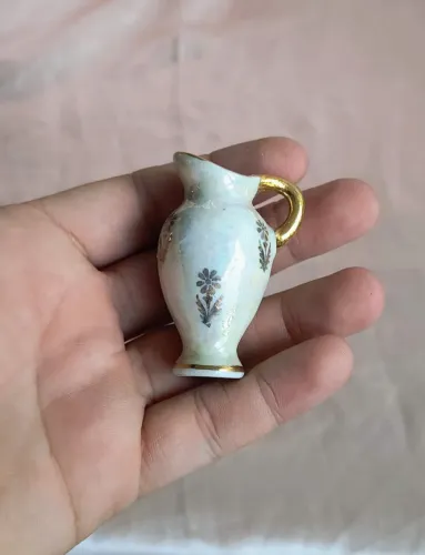 miniatura bibelô jarro jarra porcelana vaso vasinho banhado a ouro antigo antiquário lindo