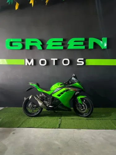 KAWASAKI NINJA 300 (GREEN MOTOS)