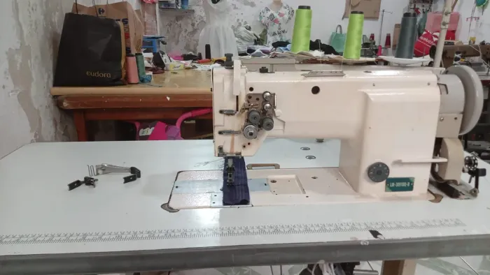 Máquina industrial prespontadeira