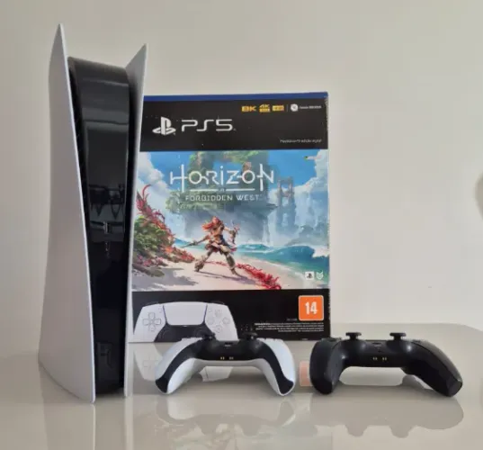 PS5 Digital com dois controles