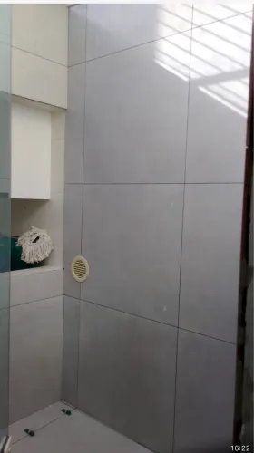 Piso 84x84 cinza cimentício 