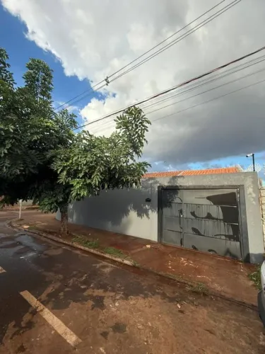 Casa com 3 Quartos à Venda, Jardim Batistão - Campo Grande