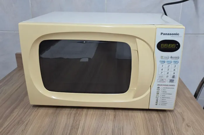 Microondas Panasonic Piccolo 23L 110V