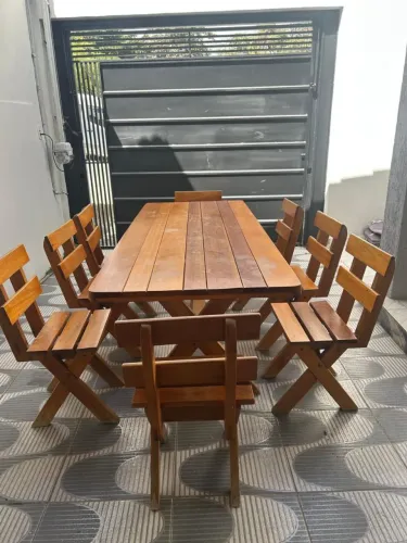 Conjunto de mesa 8 cadeiras de eucalipto 