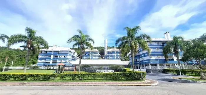 Apartamento com 3 quartos para Alugar na Praia Brava, em Florianópolis/SC.