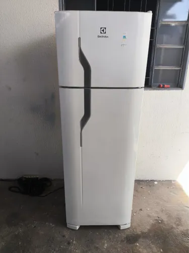 Geladeira Electrolux gelo seco 300 lt 