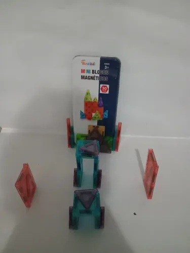Mini blocos magnéticos cm novos.
