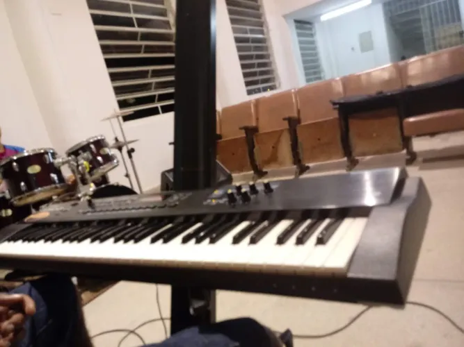 Sintetizador Roland Juno D