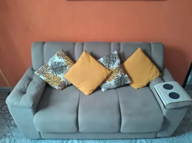Lindo sofá super confortável 3 lugares