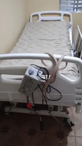 Cama Hospitalar usada 2 Manivelas Completa + Colchão Pneumático Anti-Escaras