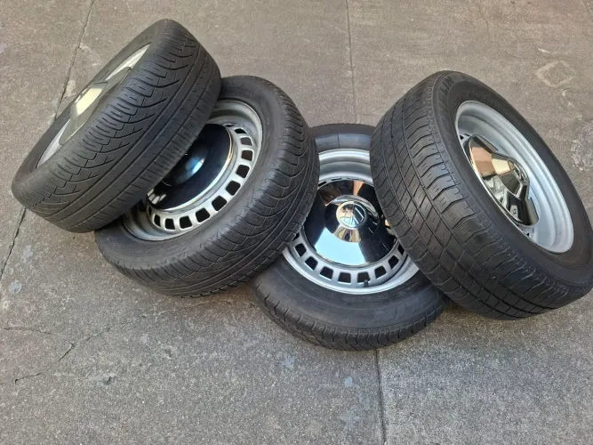 FUSCA USADO RODA 4 FUROS ORIGINAL ARO 15 CALOTA CROMADA PNEU VOLKSWAGEN JOGO