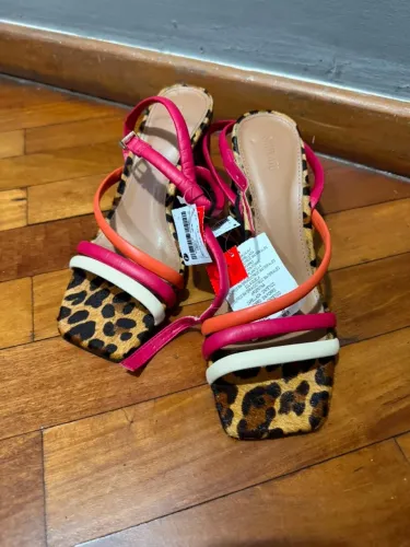 Sandália Animal print