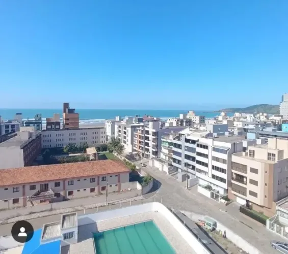 Apto 3 dorm COM VISTA MAR localizado a APENAS 300m da areia da praia Mar Grosso em Laguna 