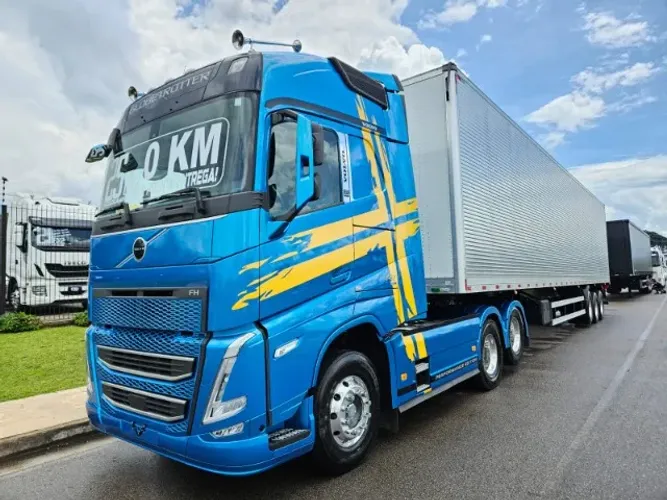 Volvo FH 460 6x2 Globetrotter Ano 25 0km Pronta Entrega Farol Full Led + Baú 30 plts 0km