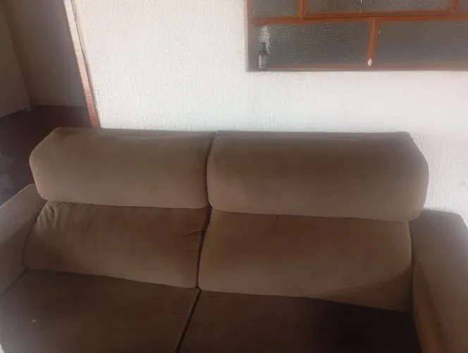 Estou vendendo esse sofá pq ele não coube na minha sala