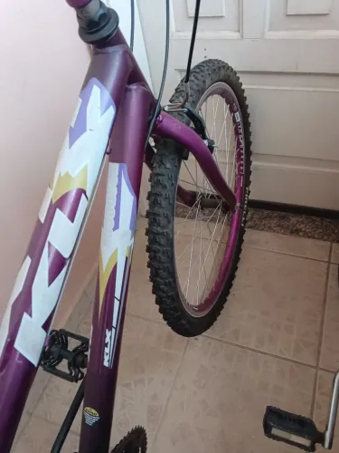 Bicicleta aro 24 Klx com marcha