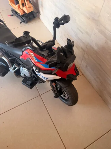 Moto elétrica infantil