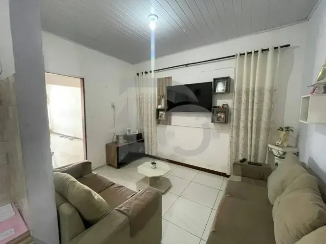 Casa no Parque dos Faróis com 3 Quartos, 2 Banheiros e Garagem.