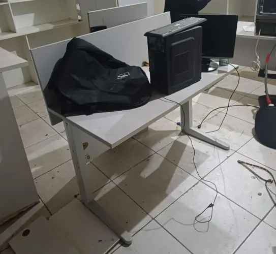 2 Mesas com Cabeceira