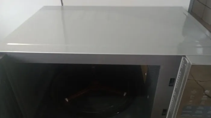 Microondas esquentando bem espelhado