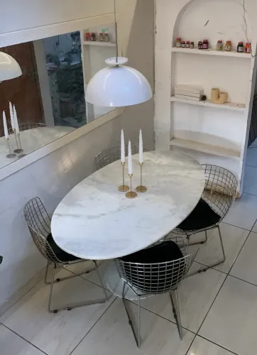 Mesa Saarinen e Cadeiras Bertoia