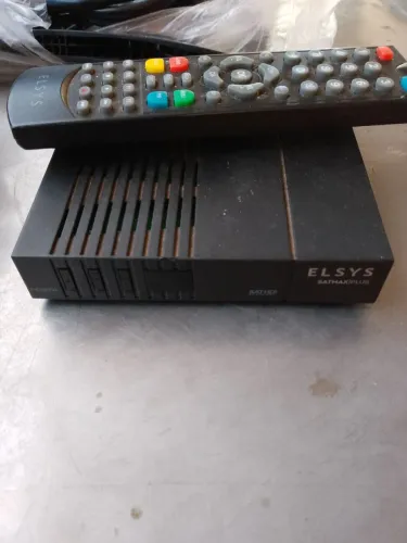 Aparelho mais antena parabólica