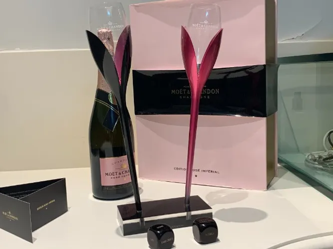Moet & Chandon Brut Impérial Rosé - Book of Seduction