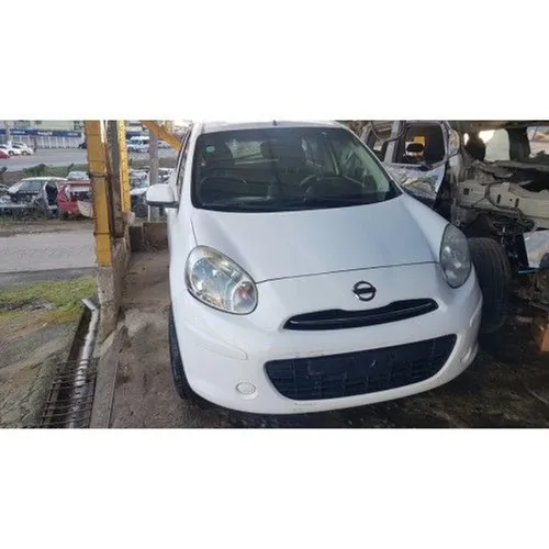 Sucata nissan march.