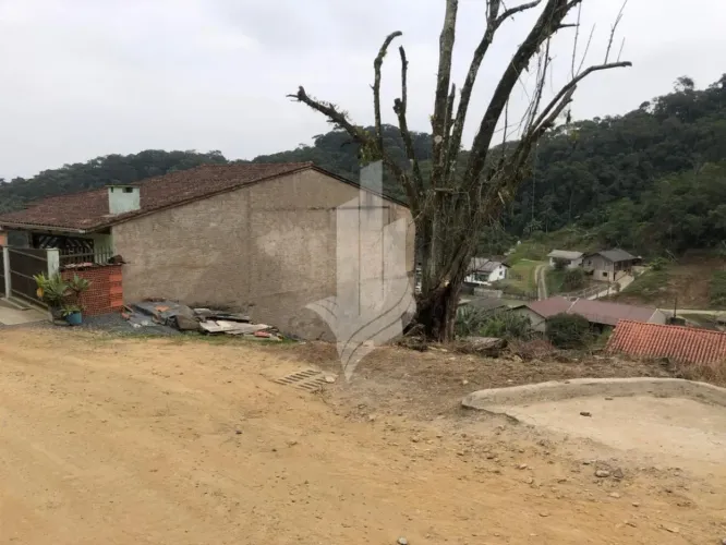 Terreno no Bairro Nova Esperança, contendo 326,78m², com 14m de frente.