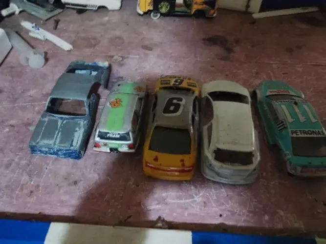 vendo 5 minis 1:43 para sucata  faltando peças ideal para dioramas