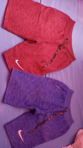 Shorts e blusas infantil.