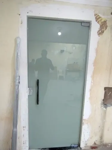 Porta de vidro temperado para sua casa.