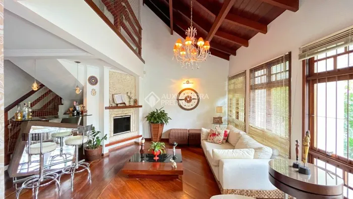 Casa com piscina 3 dormitórios e 1 suíte no bairro Jardim Planalto Porto Alegre