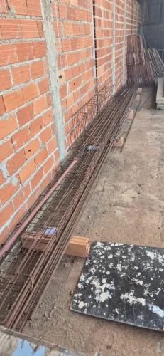 Vigas e pontas de ferro