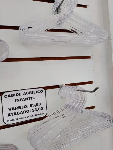 Cabides infantil para blusas 