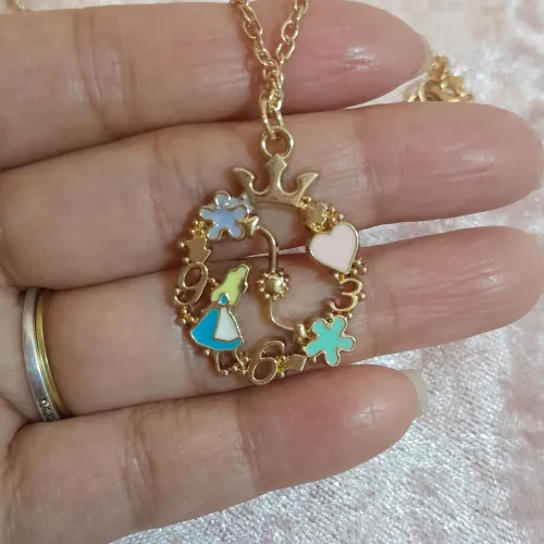 Colar Alice no País das Maravilhas