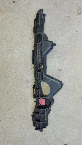 Guia do parachoque traseiro rav4 13/16
