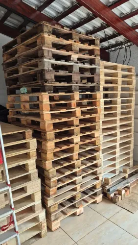 Pallets seminovos, reforçado, madeira eucalipto, medida 1.20 MT por 1mt, entrego com taxa.