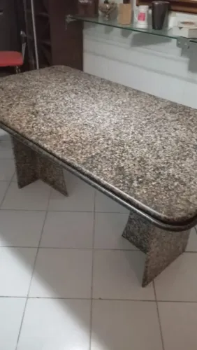 Mesa em granito 