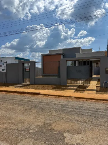Uma linda casa no bairro Bom clima Chapada dos Guimarães.