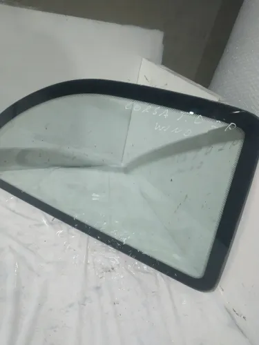 Vidro traseiro direito gm/Corsa 2p