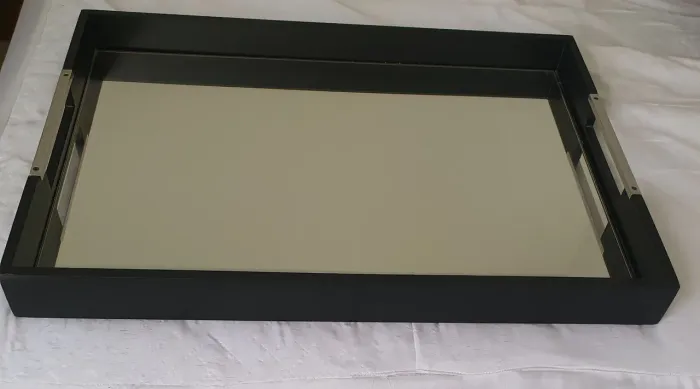 Bandeja espelhada preta<br>52cmx37cm<br>R$ 200,