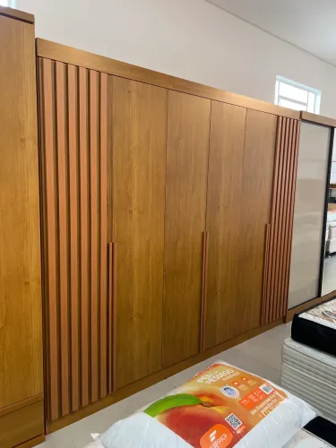 Roupeiro Casal 2,70m Portas Ripadas Oferta de Mostruário 